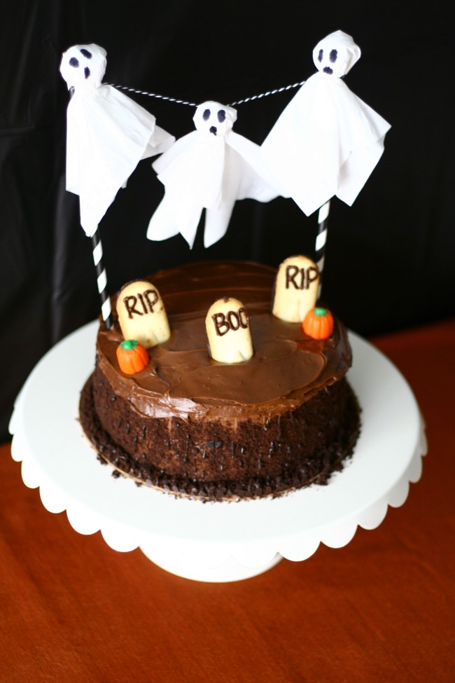 Spooky ghost graveyard cake - perfect for Halloween parties