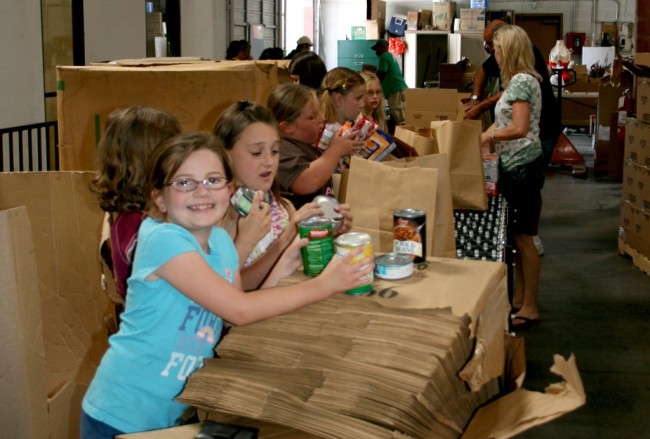 kids filling food boxes phoenix rescue mission